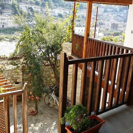 Hostel Guest House Mangalem Berat