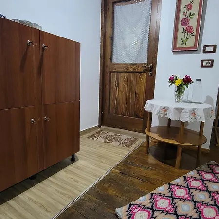 Хостел Mangalem *