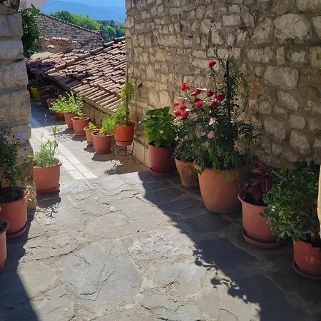 Mangalem Hostel Berat