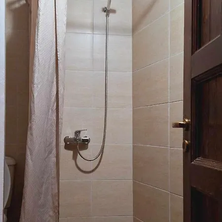 Mangalem Хостел Берат