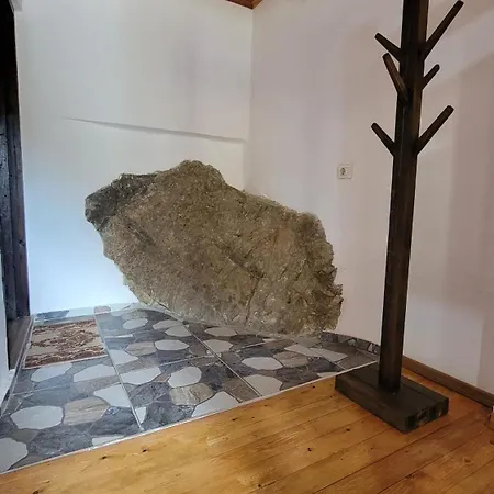 Хостел Mangalem *