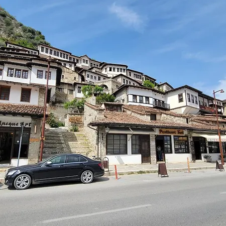 Mangalem Хостел Берат