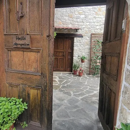 Хостел Mangalem Берат